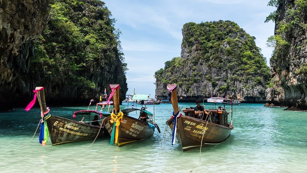 Island Hopping: A Voyage to Phuket's Pristine Paradises